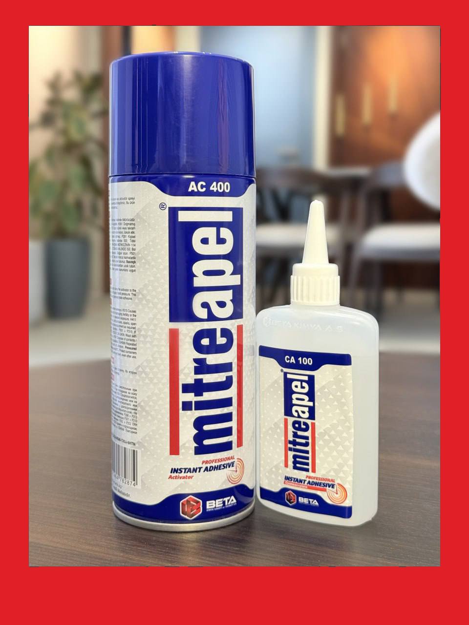 İki parçalı anında yapıştırıcı kiti; aktivatör ve yapıştırıcı içerir.