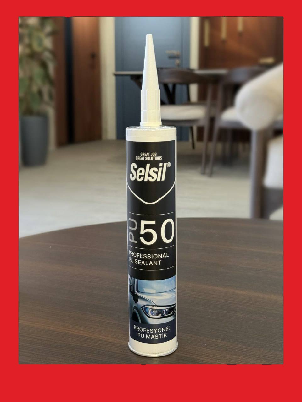 İnşaat ve otomotiv sektöründe kullanım için yüksek performanslı poliüretan sızdırmazlık malzemesi.